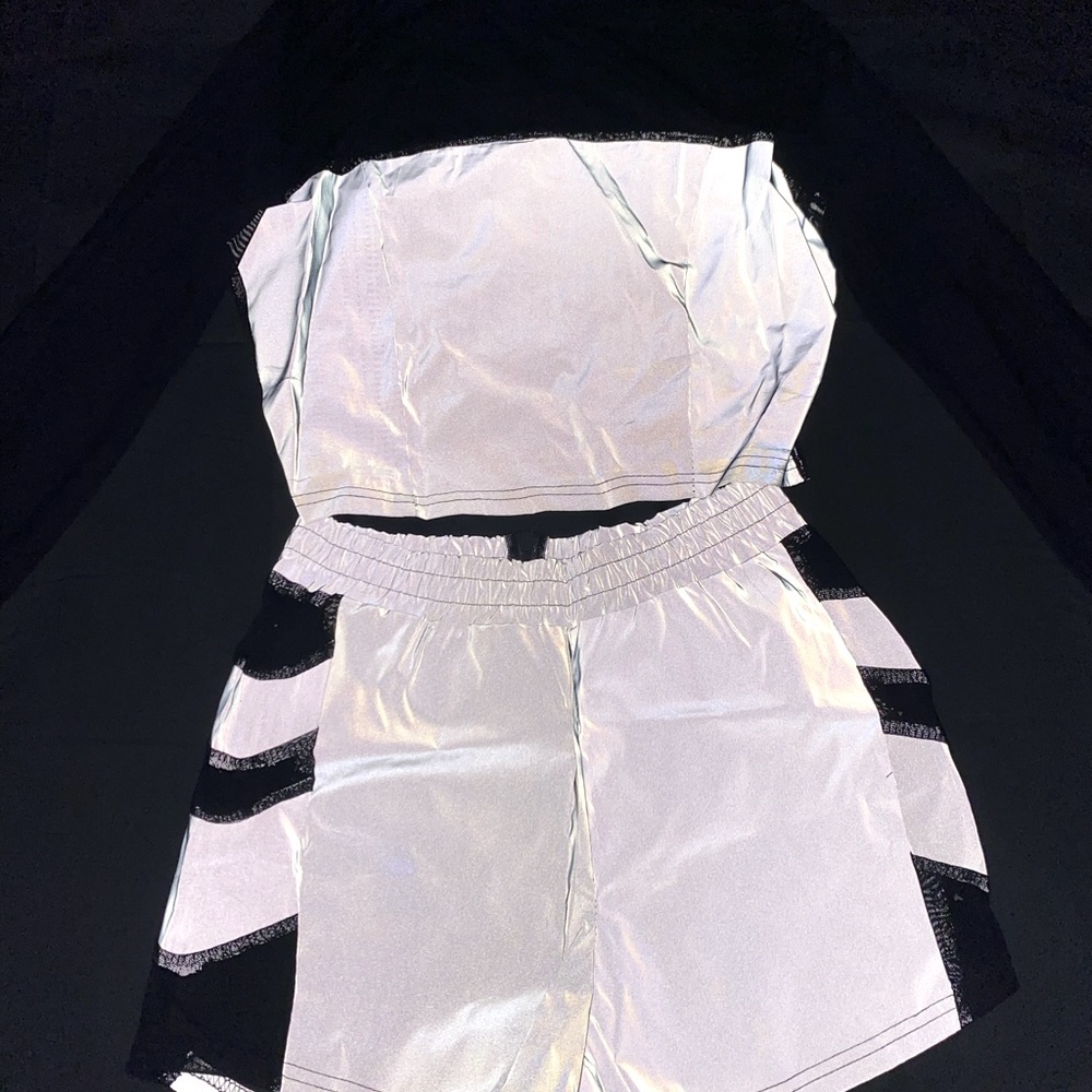 Stunning ultra-reflective combo with sheer sleeves